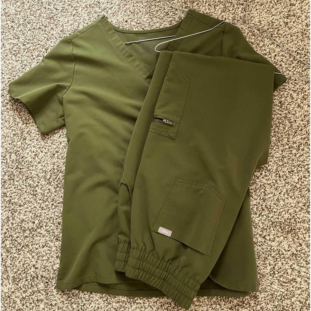 Figs scrub set. EUC. Medium joggers, Medium top.